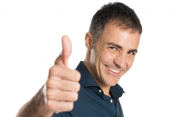 ang isang tao ay nasiyahan sa paggamot ng prostatitis na may mga gamot